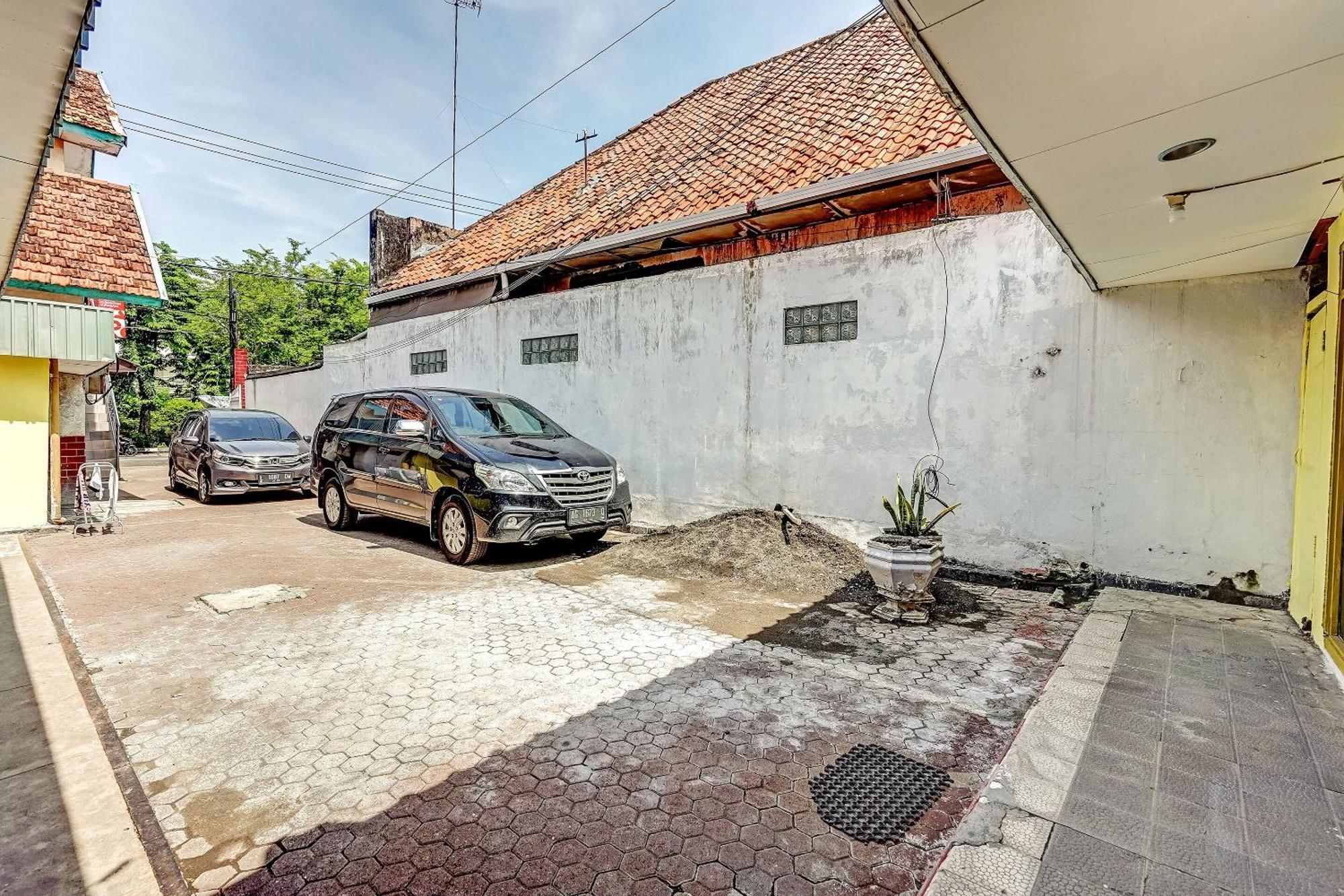 Hotel Kalimantan Surabaya Ngoại thất bức ảnh