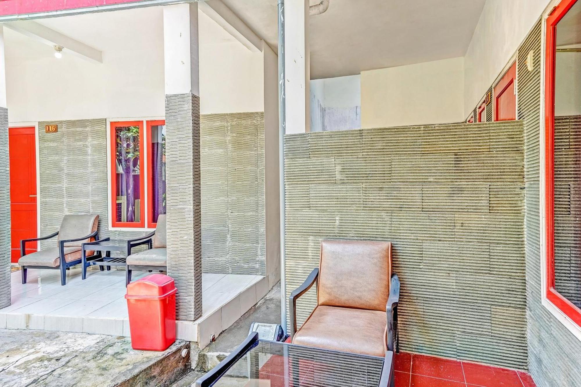 Hotel Kalimantan Surabaya Ngoại thất bức ảnh